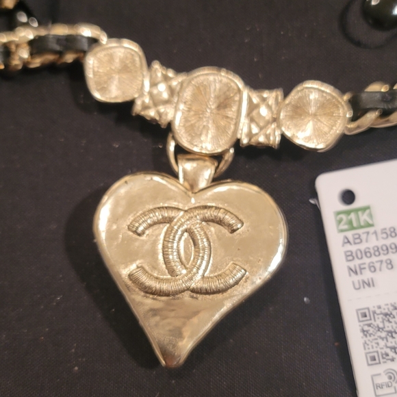 Chanel Metal Pearl Lambskin Crystal Necklace 21K - Picture 10 of 15